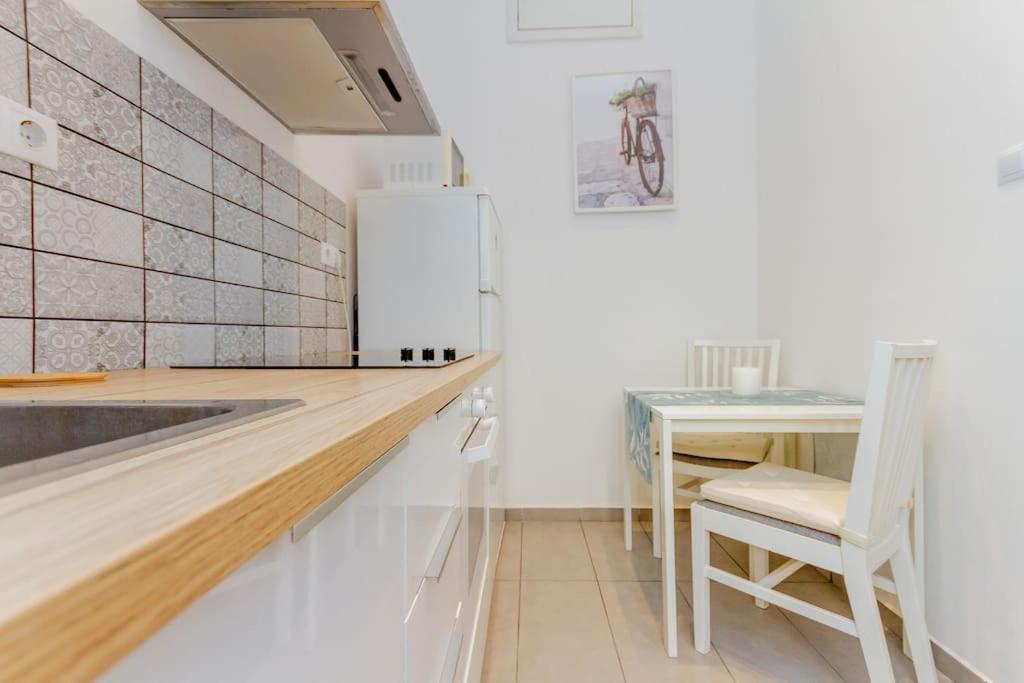 Cozy Nest By The Andrassy Avenue Apartment