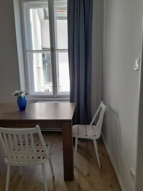 Sunny At Danube Hostel Budapest
