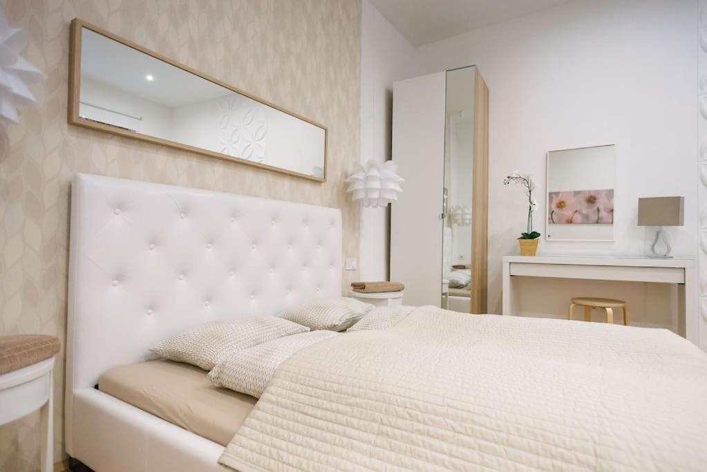 Stylish At Parliament Apartment *