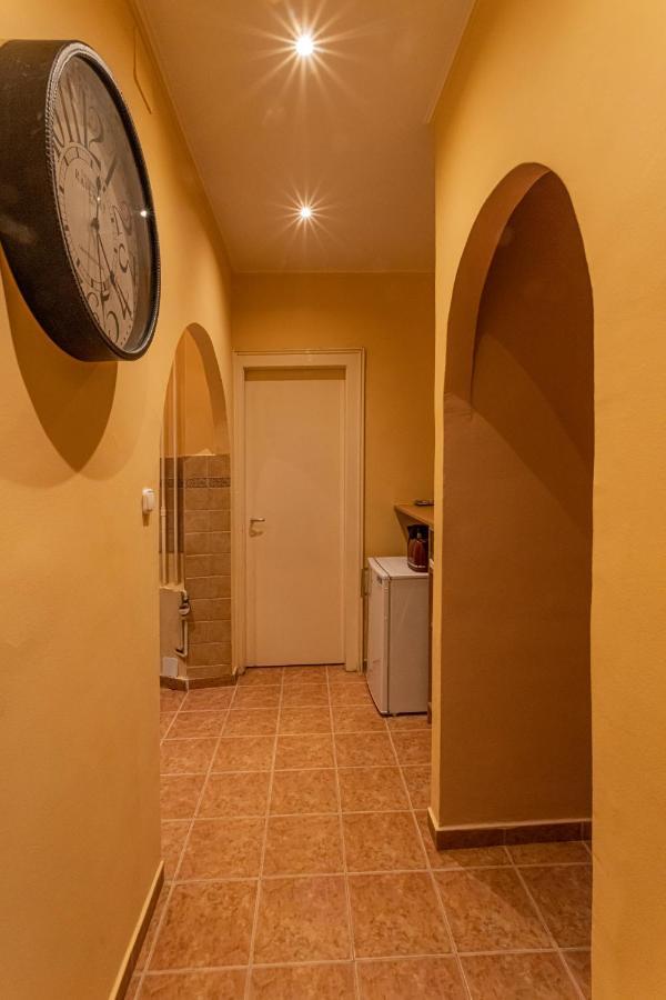Kristof Studio *