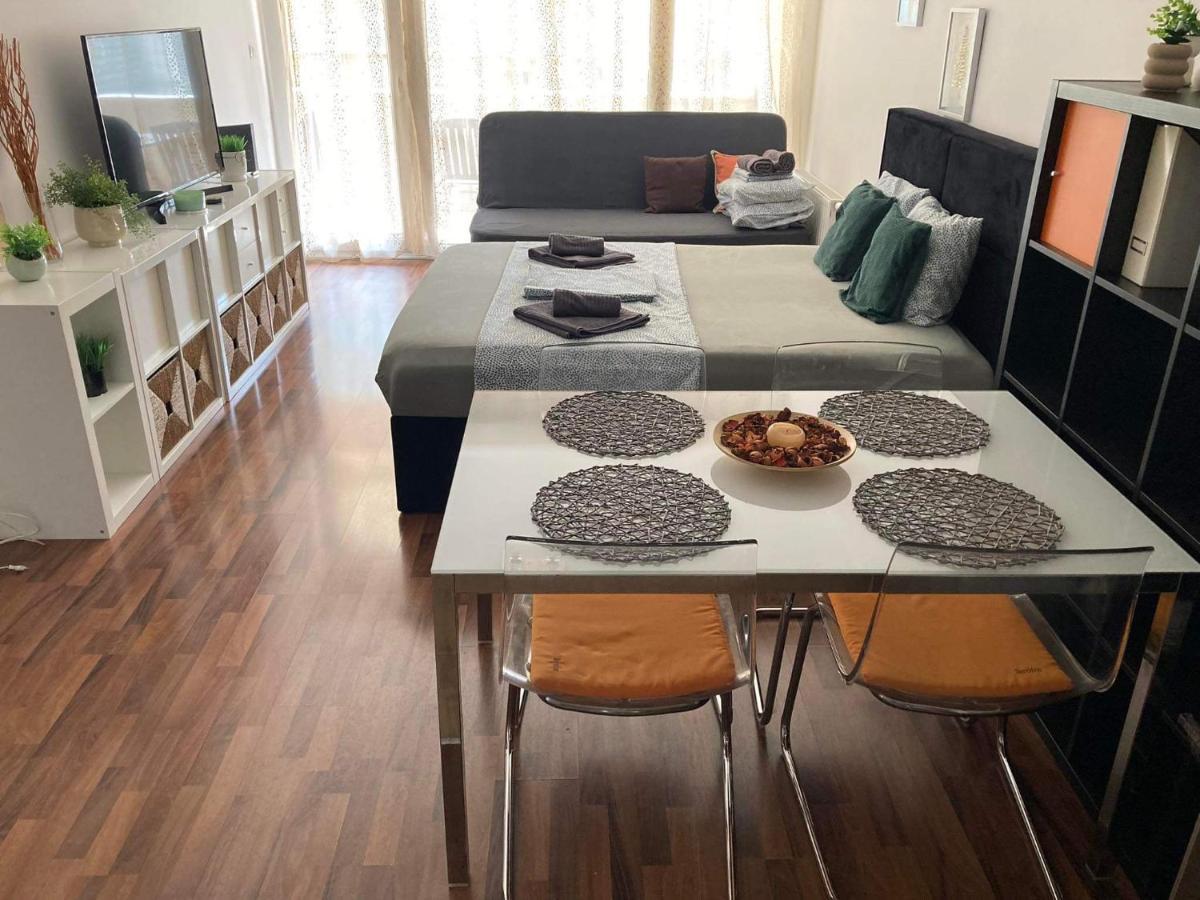 Corvin Boutique Parking In The Plaza Apartamento Budapest