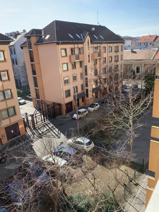 Charming Private In A Great Location Apartment *