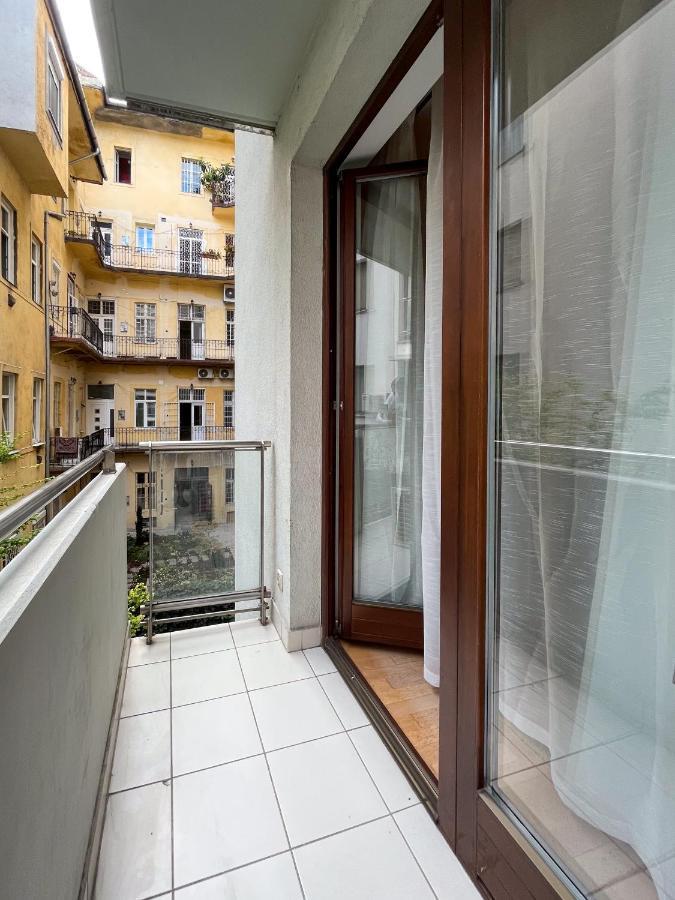 Urban Oasis With Free Parking Apartment *