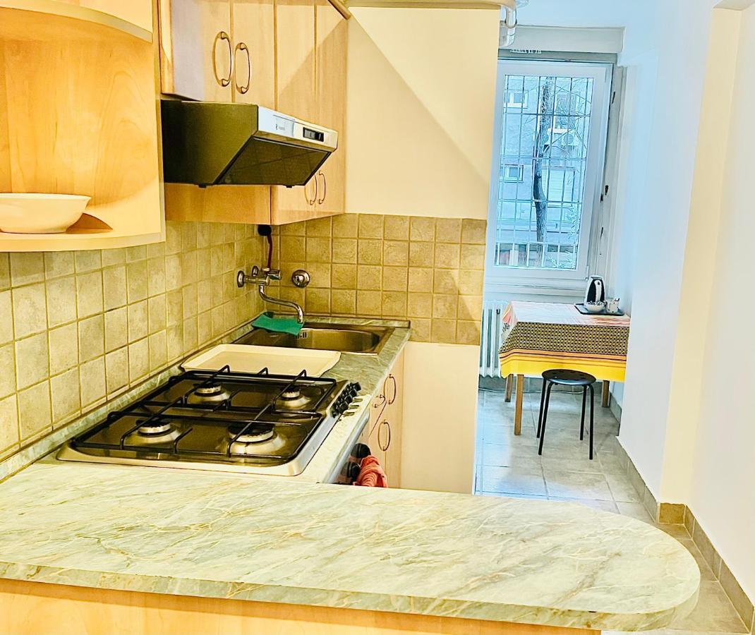 Bauhaus Flat In Amazing Location