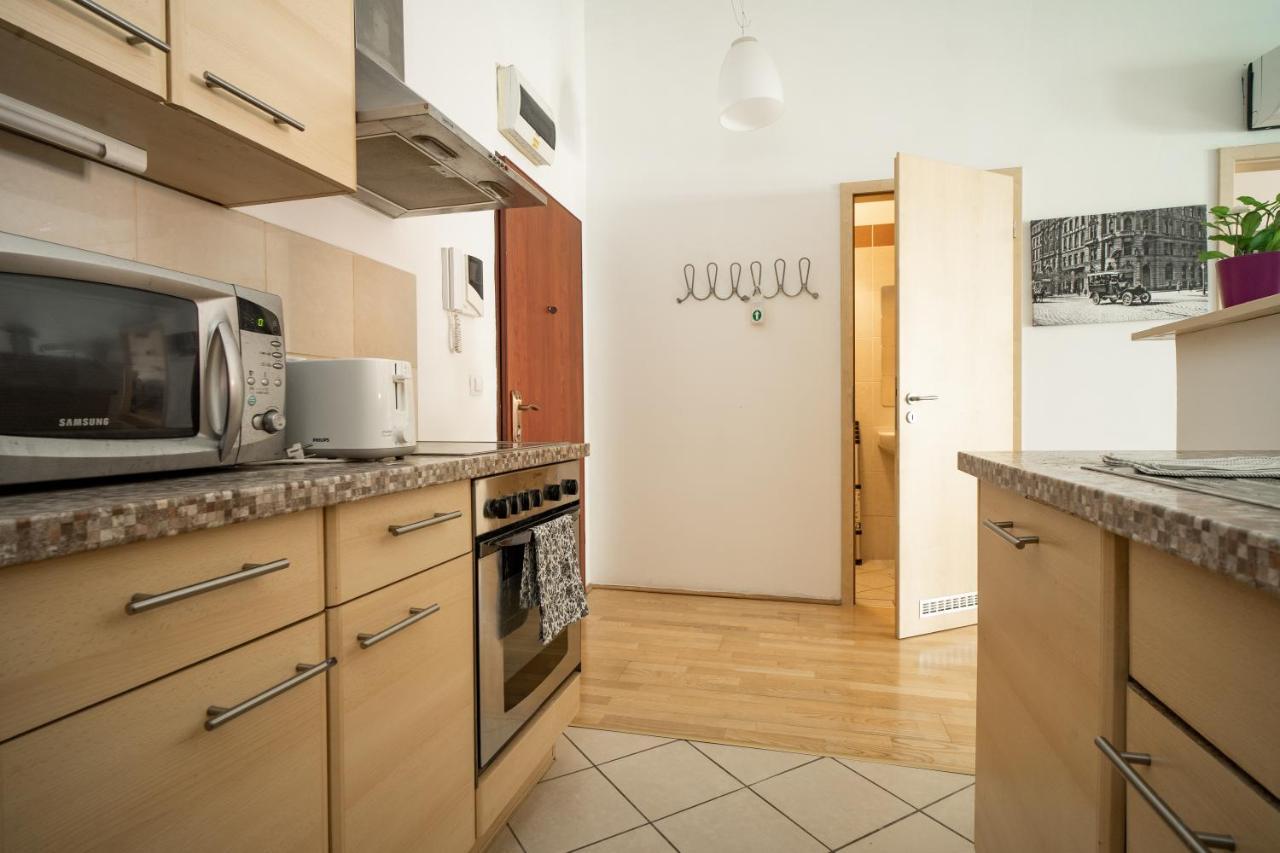 At Gozsdu Court, 60 Sqm, 2 With 2 Ac, Elevators, Kitchen *
