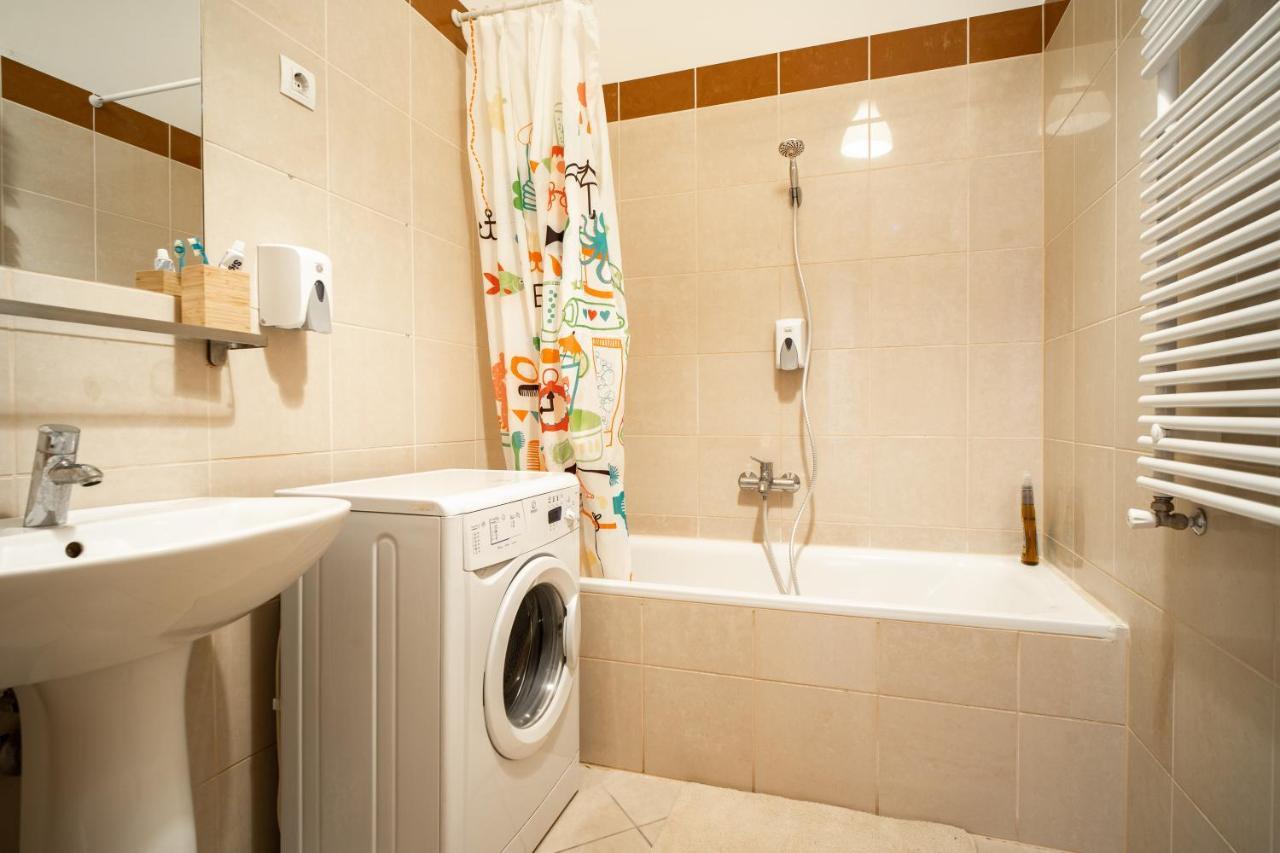 At Gozsdu Court, 60 Sqm, 2 With 2 Ac, Elevators, Kitchen *