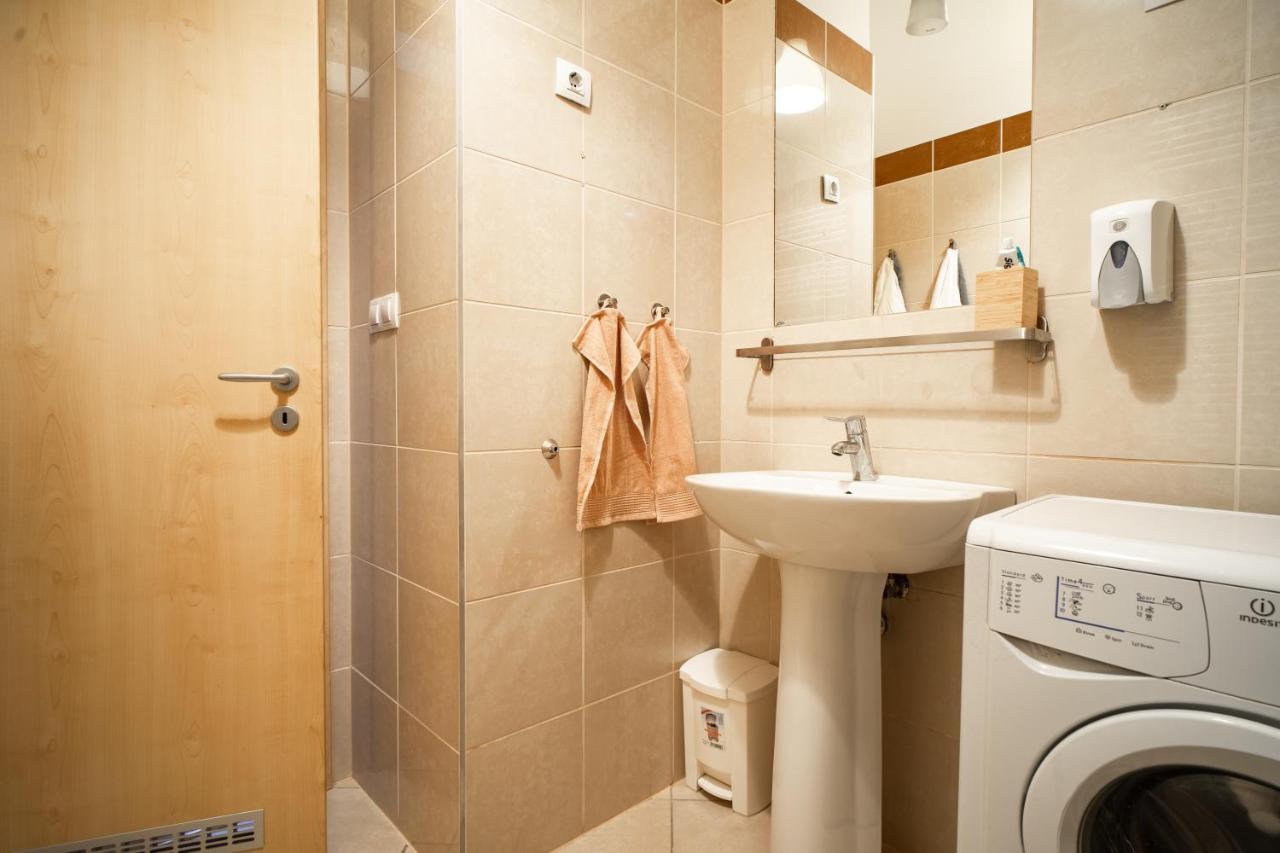 Apartment At Gozsdu Court, 60 Sqm, 2 With 2 Ac, Elevators, Kitchen *