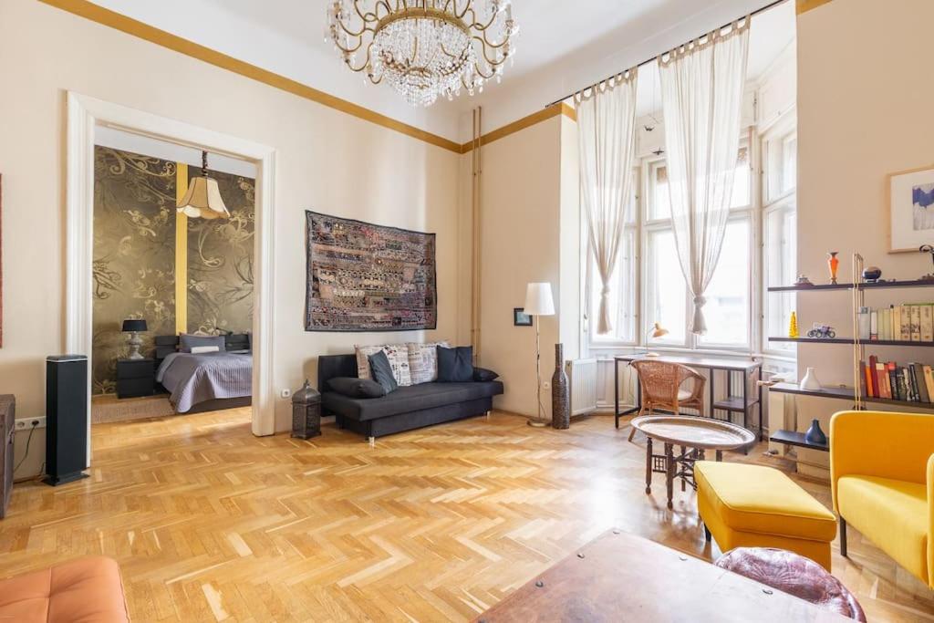 Apartment Bourgeois Boheme Apt. 88 M² Center