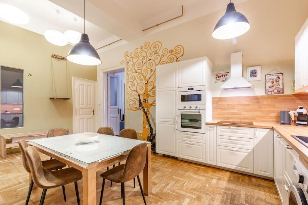 Apartment Bourgeois Boheme Apt. 88 M² Center