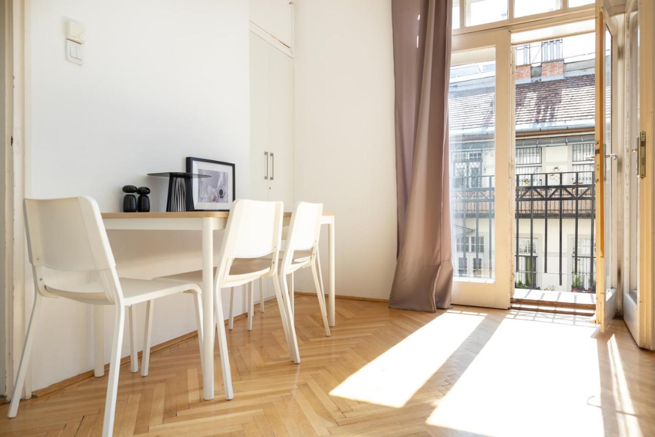 W25 Smart Apartment