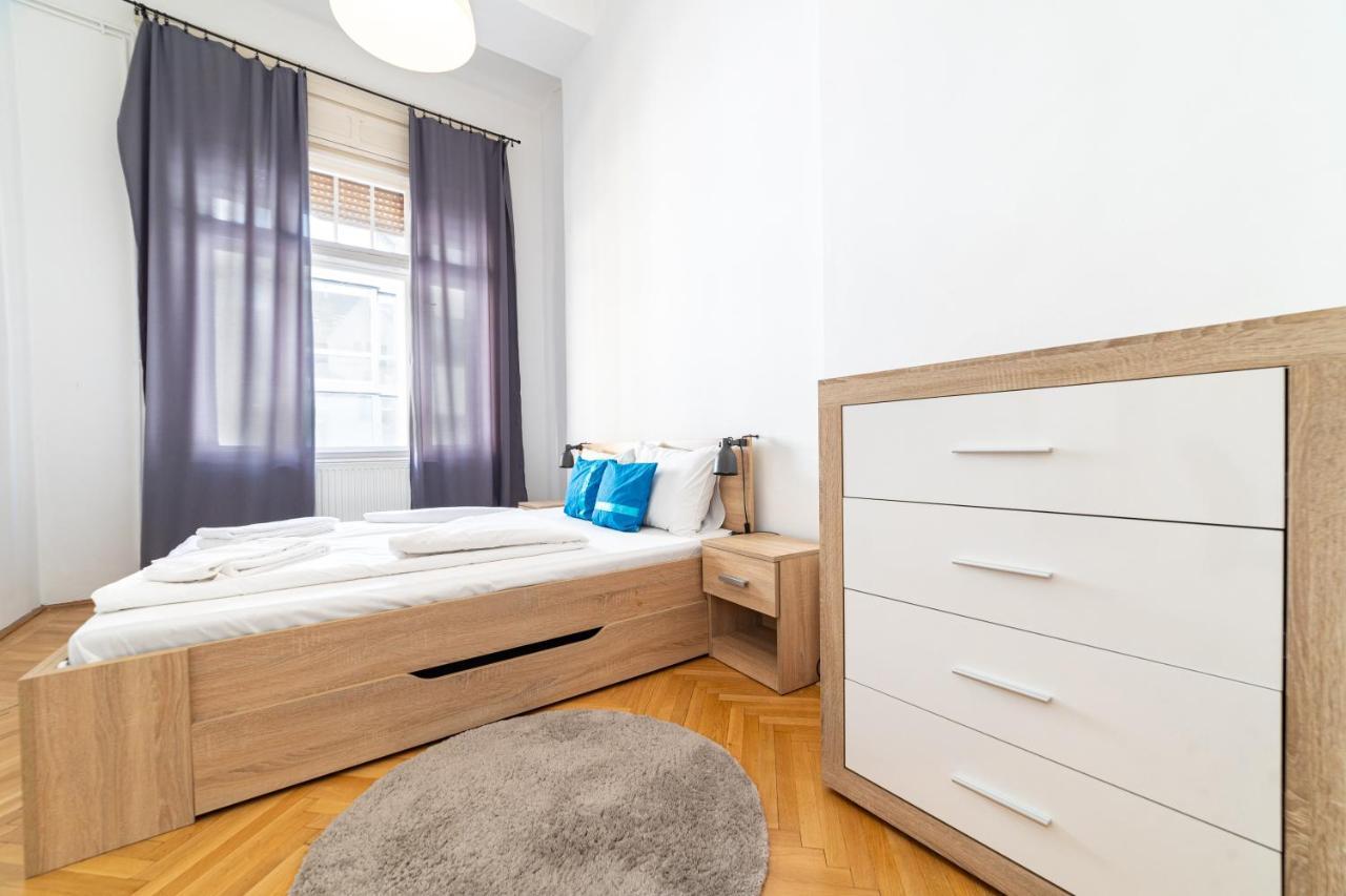 W25 Smart Apartment *