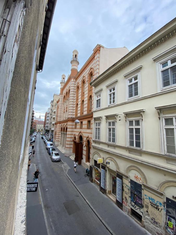 Location In The Heart Of The City, 2 Bedrooms, 2 Bathrooms Lägenhet *