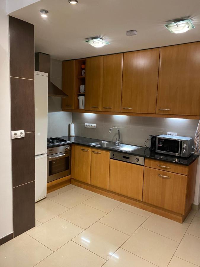 Location In The Heart Of The City, 2 Bedrooms, 2 Bathrooms *