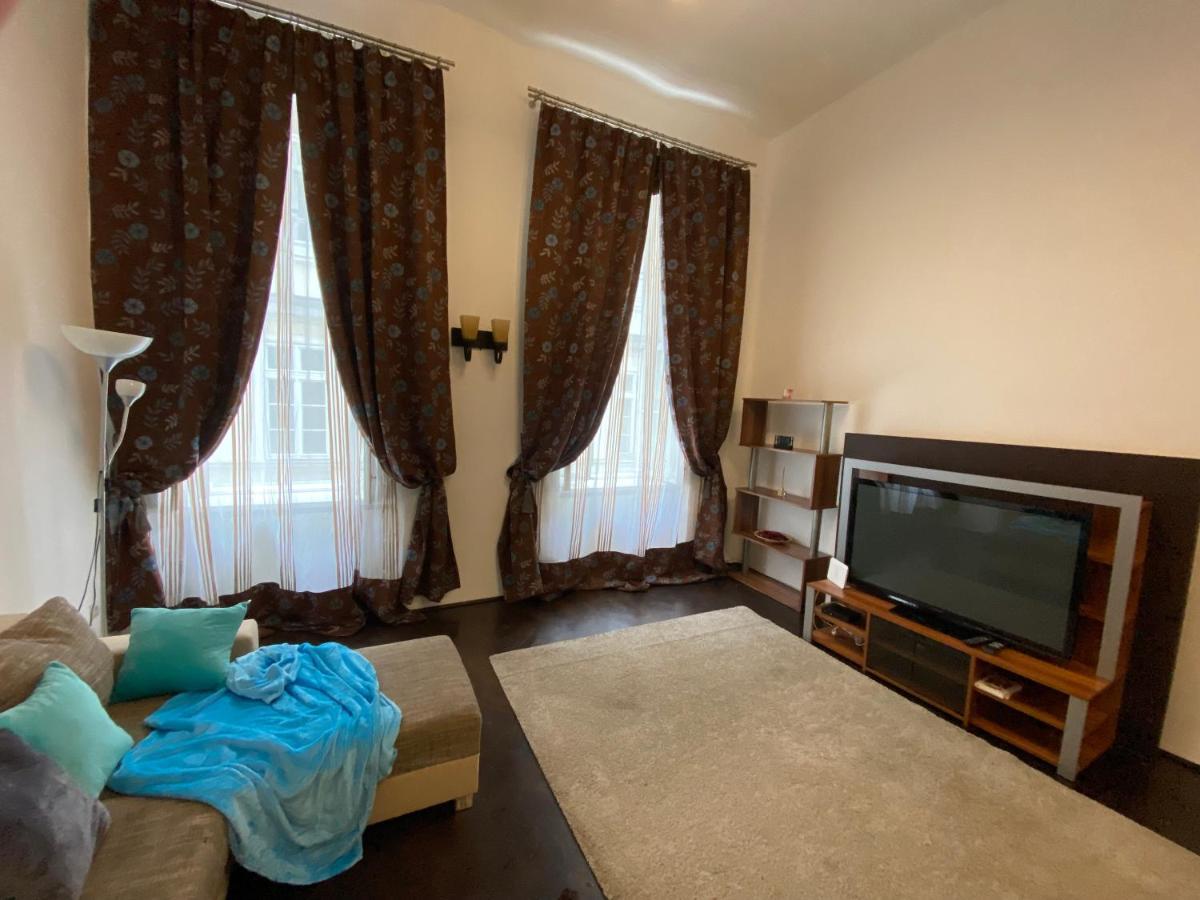 Location In The Heart Of The City, 2 Bedrooms, 2 Bathrooms Lägenhet Budapest