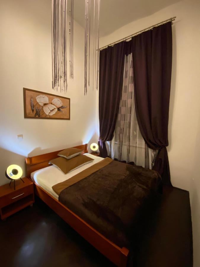 Location In The Heart Of The City, 2 Bedrooms, 2 Bathrooms *