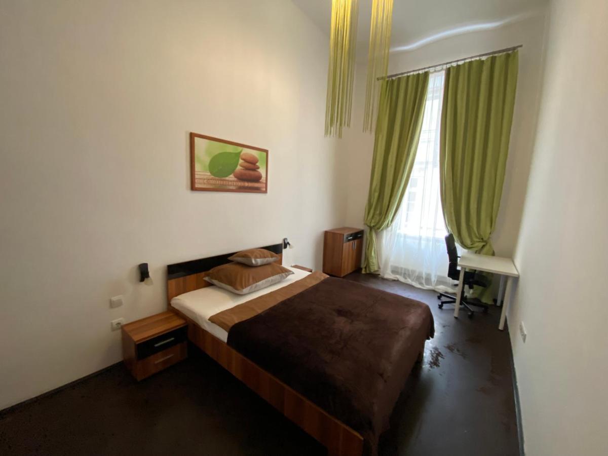 Location In The Heart Of The City, 2 Bedrooms, 2 Bathrooms Lägenhet