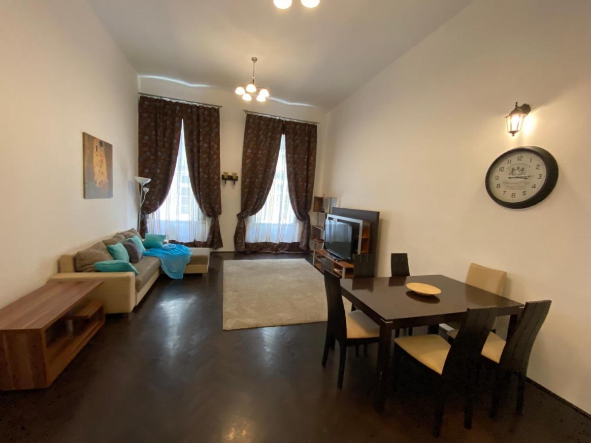 Lägenhet Location In The Heart Of The City, 2 Bedrooms, 2 Bathrooms *