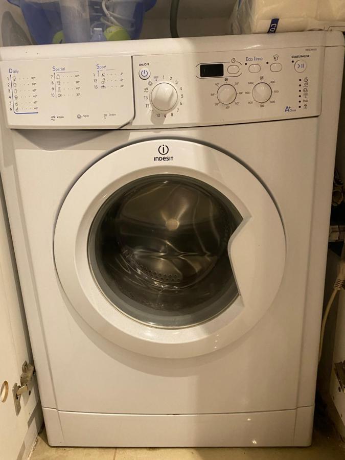 Location In The Heart Of The City, 2 Bedrooms, 2 Bathrooms Apartmán *