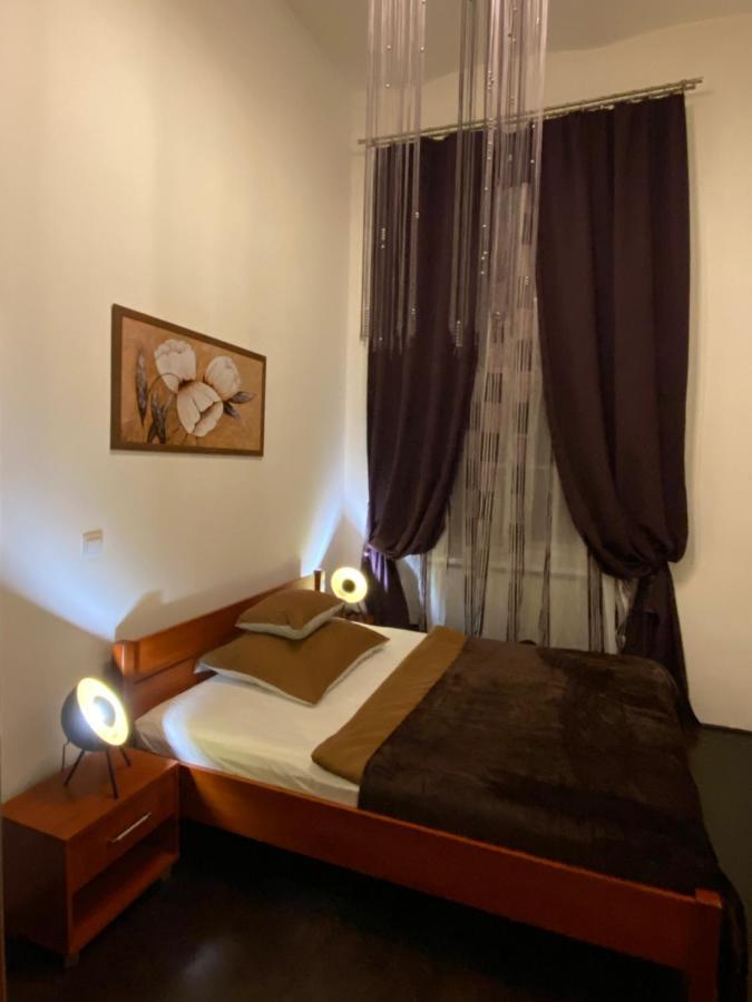 Location In The Heart Of The City, 2 Bedrooms, 2 Bathrooms