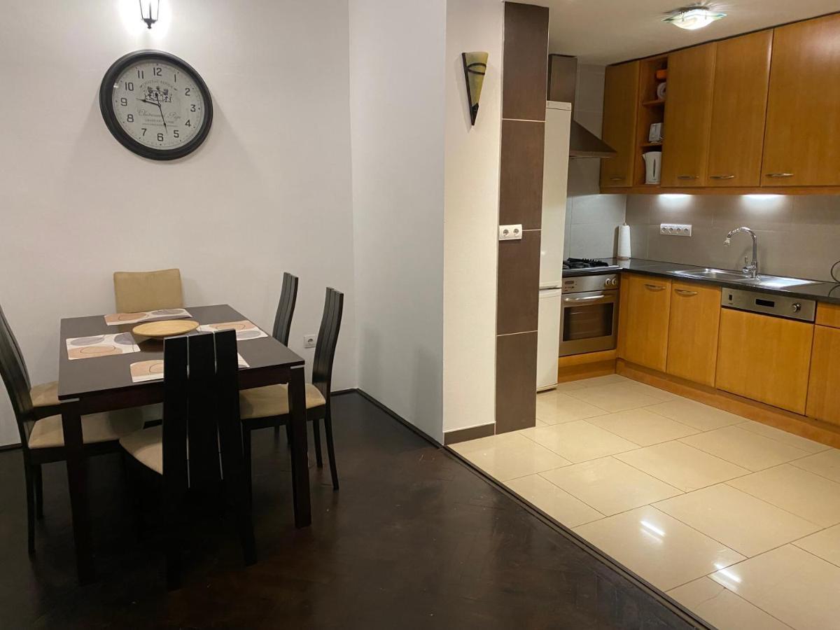 Lägenhet Location In The Heart Of The City, 2 Bedrooms, 2 Bathrooms *