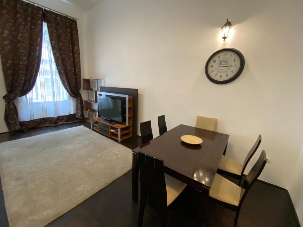Location In The Heart Of The City, 2 Bedrooms, 2 Bathrooms * Budapest