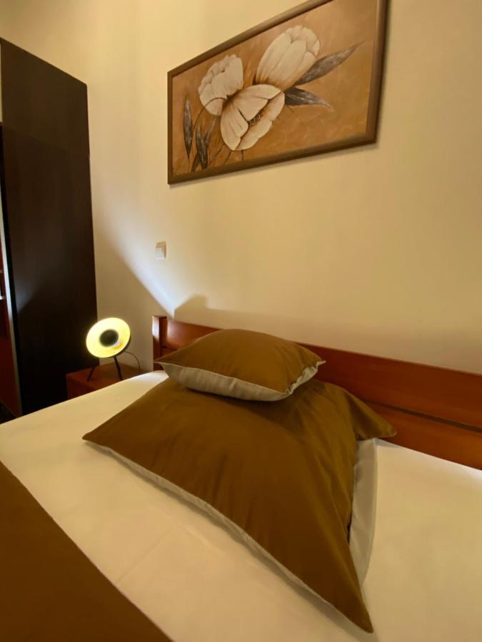 Location In The Heart Of The City, 2 Bedrooms, 2 Bathrooms Lägenhet Budapest