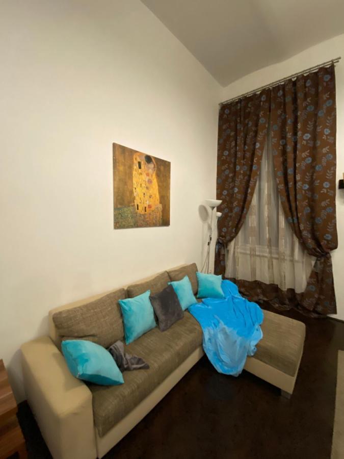 Location In The Heart Of The City, 2 Bedrooms, 2 Bathrooms Lägenhet *