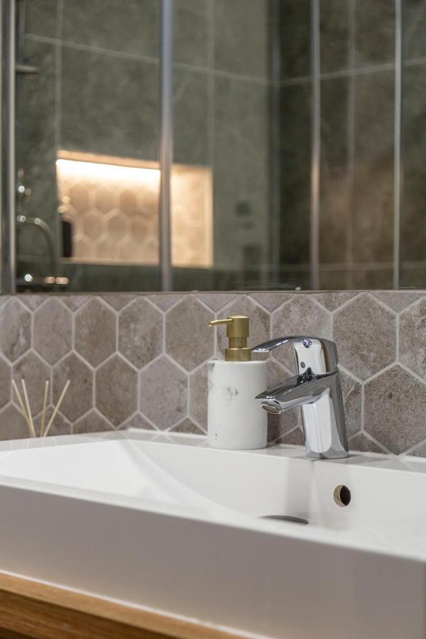 Luxurious & Spacious In The Kertesz Street Apartment *