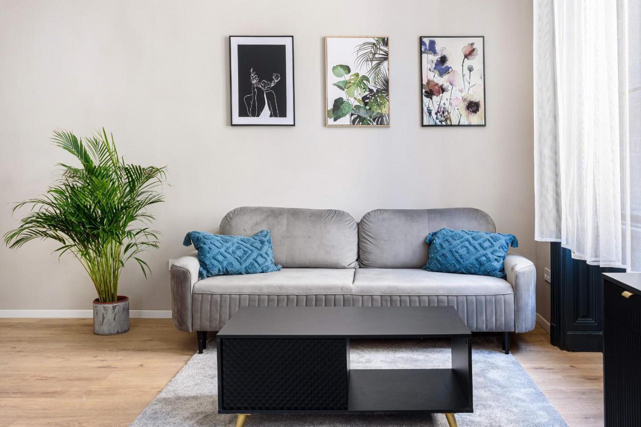 Apartment Luxurious & Spacious In The Kertesz Street Budapest