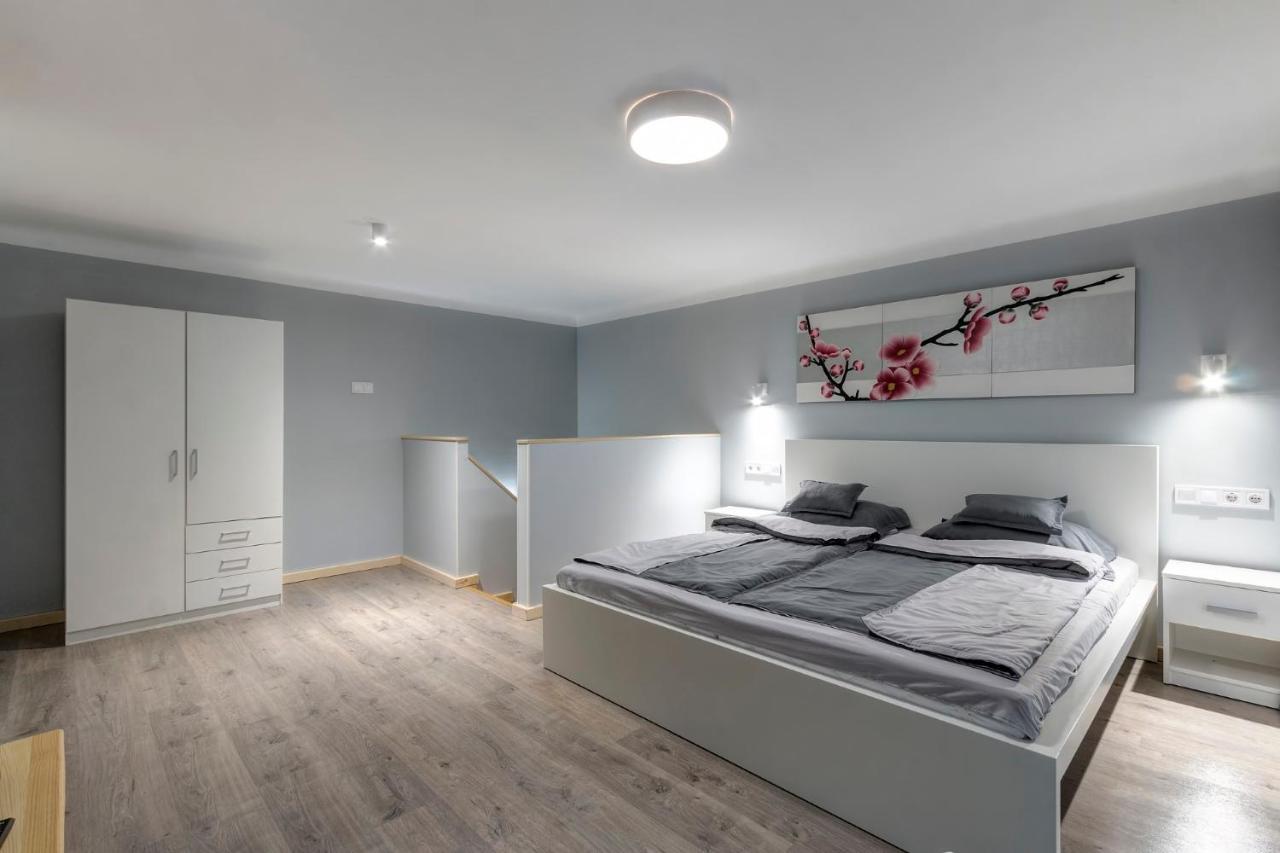 Zen Apartment *