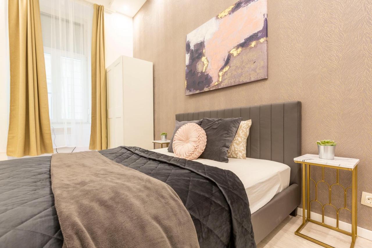 Apartment Deluxe Izabella In The Center Of