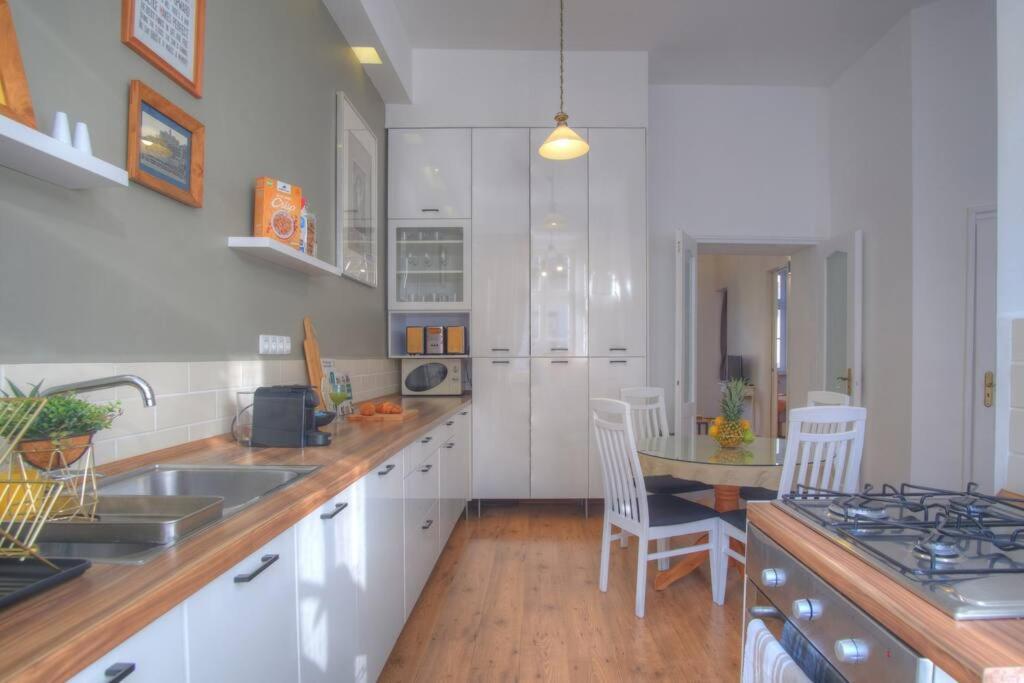 Apartamento Castlehill1011- Free Parking And Ac In The Inner Budapest