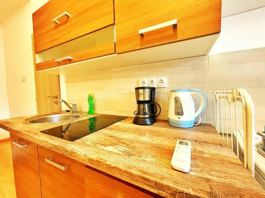 Studio Flat *