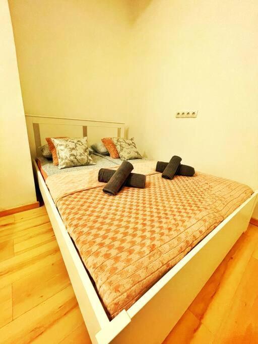 Studio Flat *