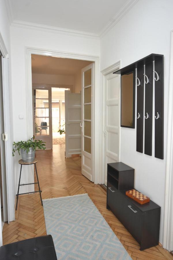 Castle Nest Apartment *