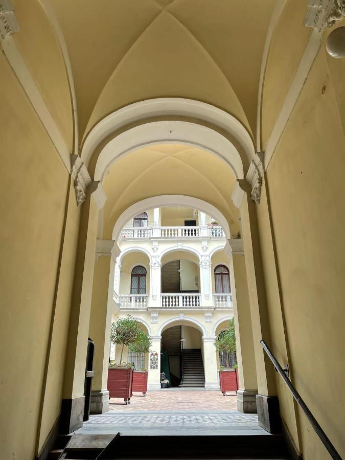Apartment Cosy Gallery Flat In Akacfa St.