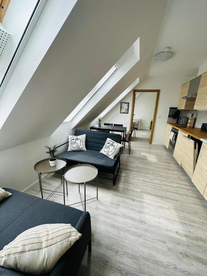 Palace Quarter 1 Peaceful Modern Floor Apartment *