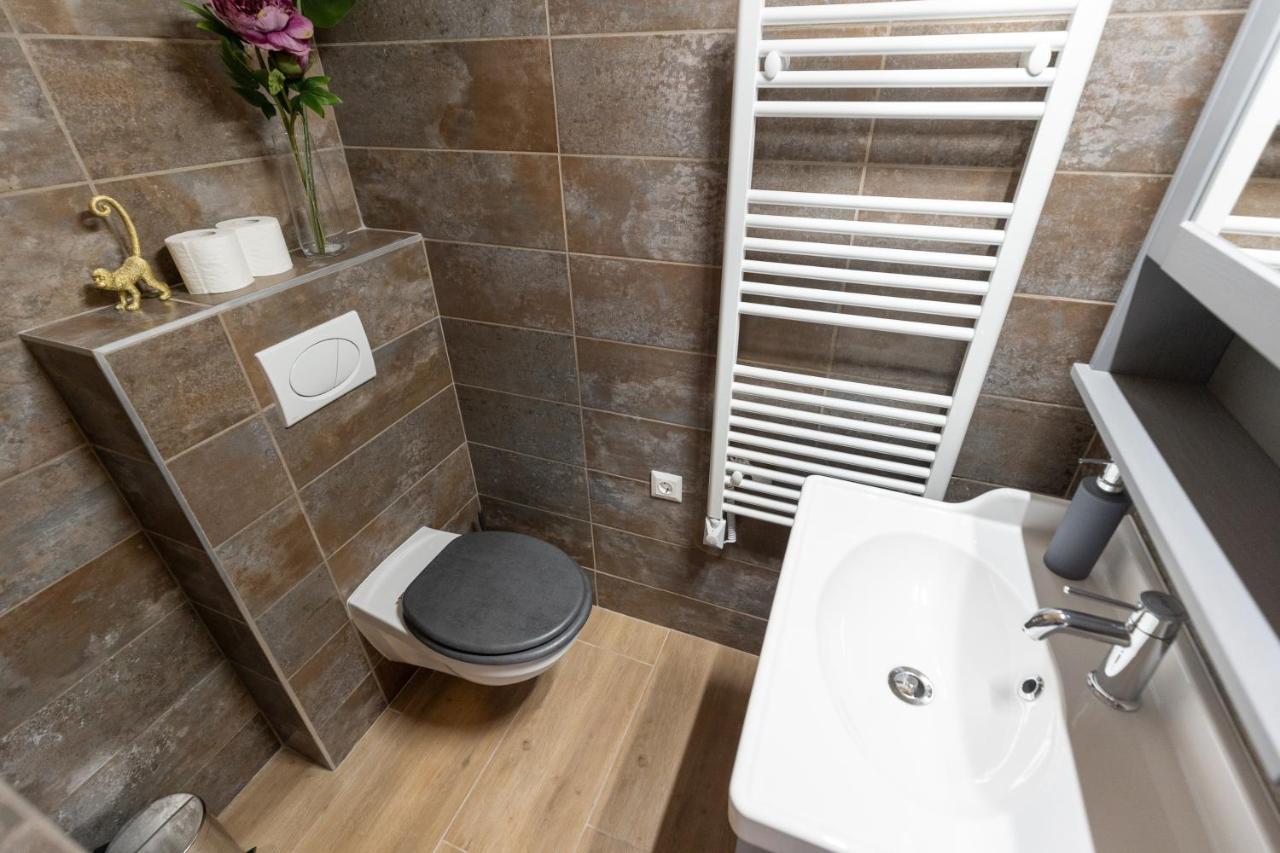 Jungle With 2 Bathrooms *