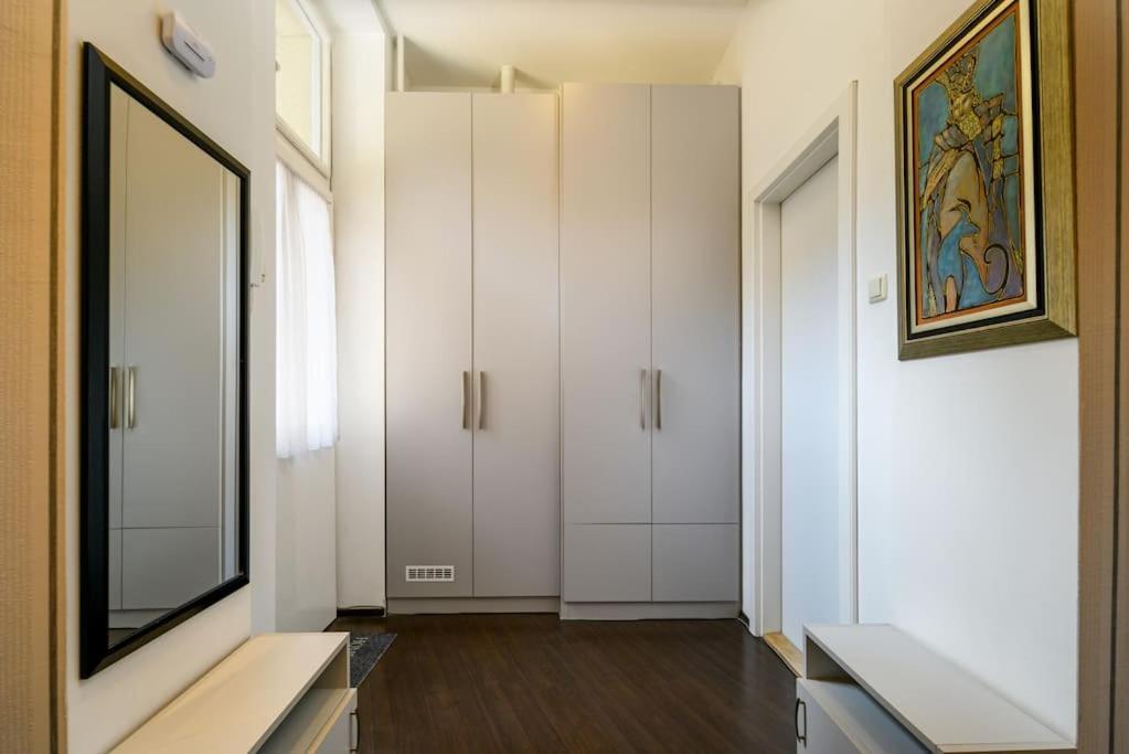 Chrysoprase Apartment