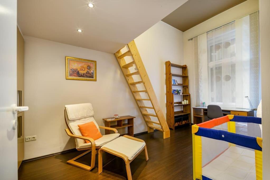 Apartment Chrysoprase *