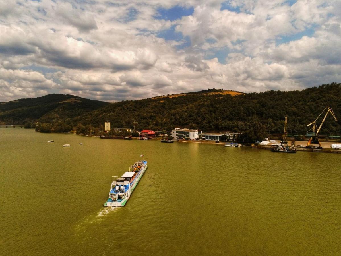 Botel Diana Cruises
