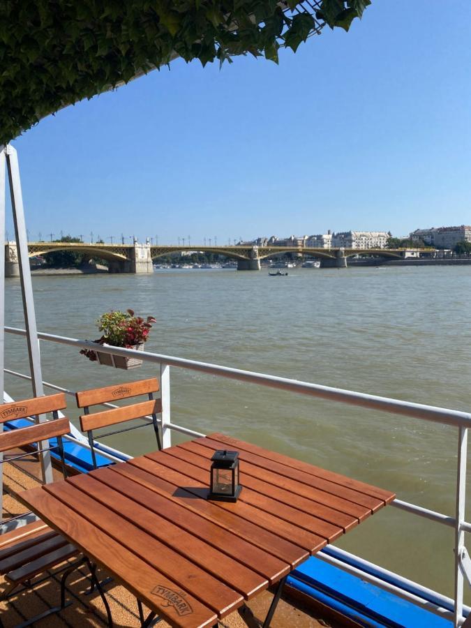 Diana Cruises Botel *