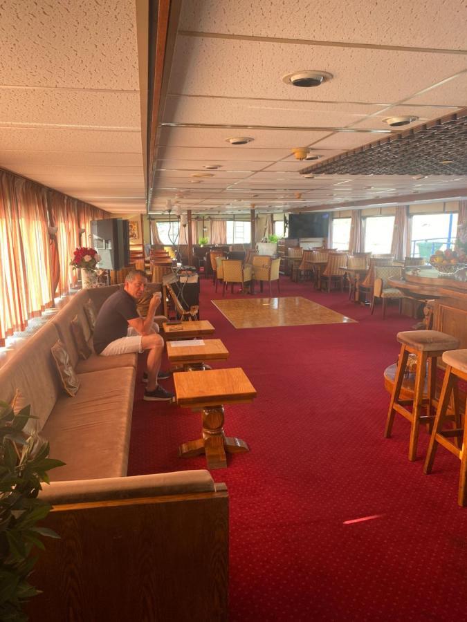 Diana Cruises Botel *