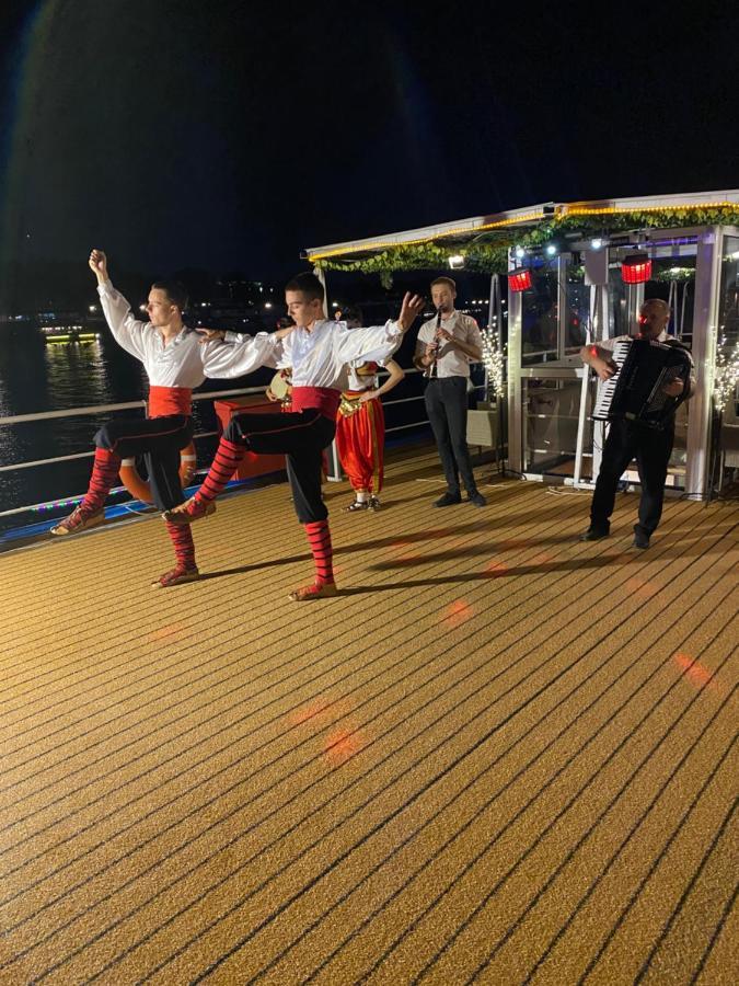 Diana Cruises *