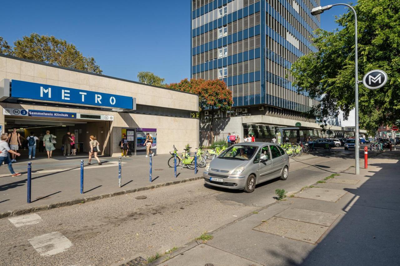 Iris Indigo Budapest