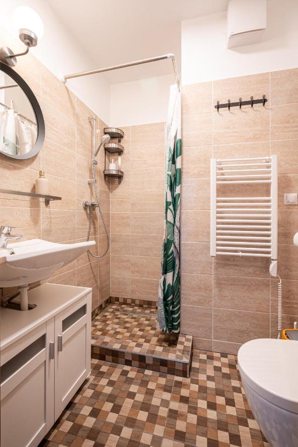 Iris Indigo Budapest