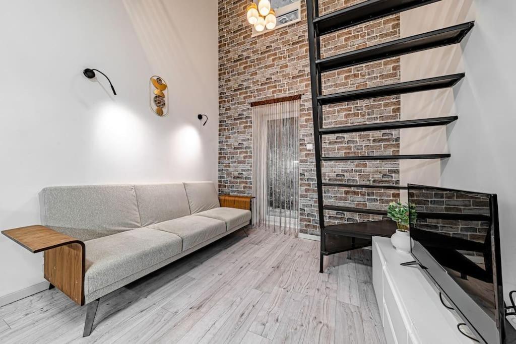 Apartamento Chic Loft Bp: Industrial Gem