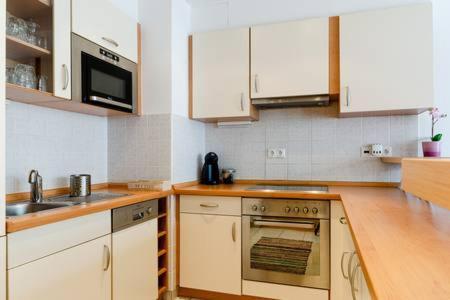 Flat At The Danube With Wellness *