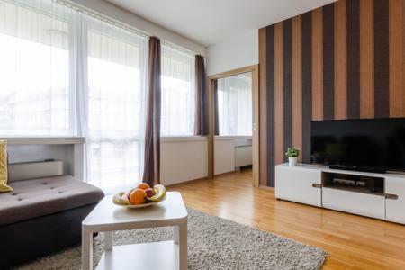 Flat At The Danube With Wellness *
