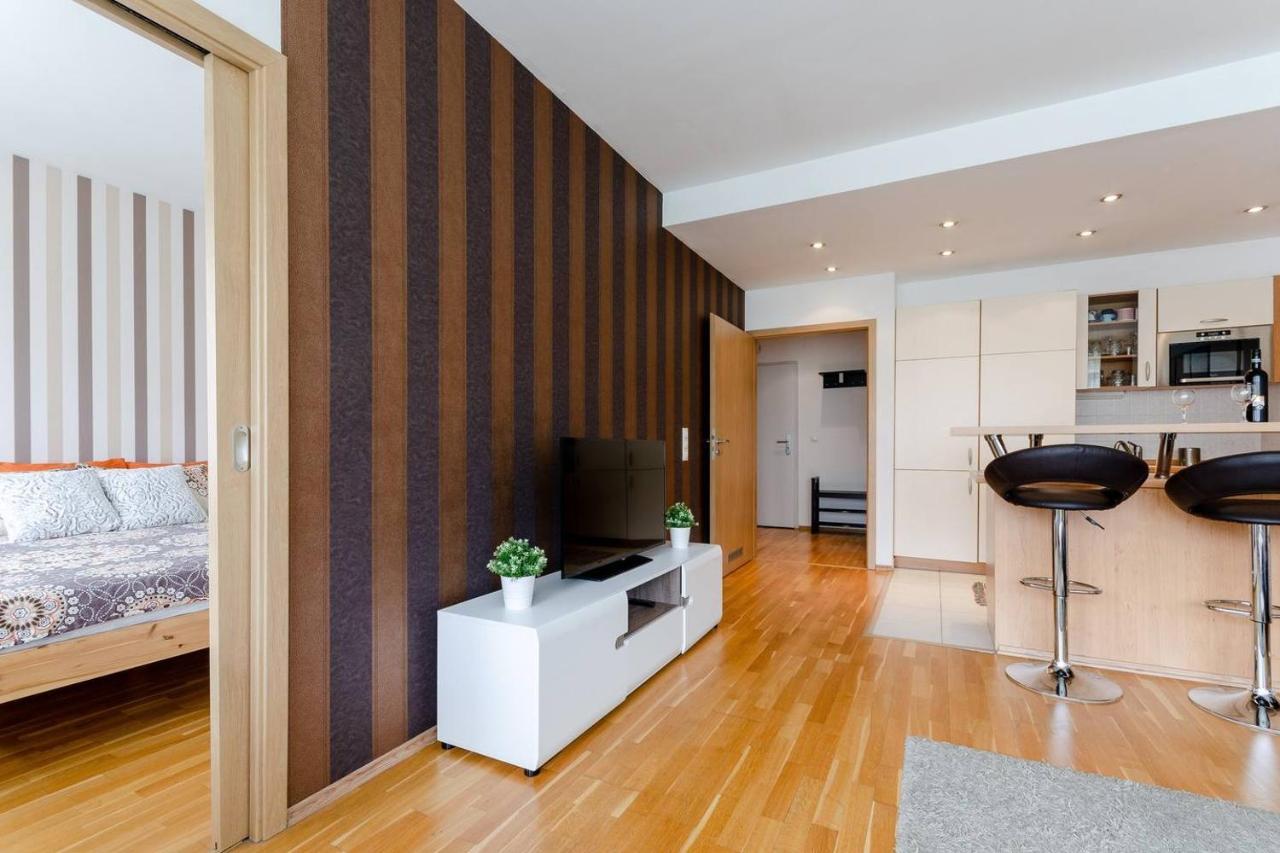 Flat At The Danube With Wellness